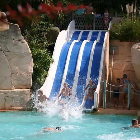 Bed & Breakfast Insolites, Les Ormes,