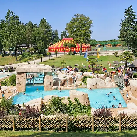 Bed & Breakfast Insolites, Les Ormes, Epiniac