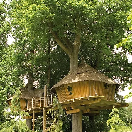 Bed & Breakfast Insolites, Les Ormes, Epiniac