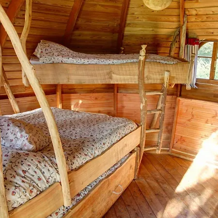 Bed & Breakfast Insolites, Les Ormes, *