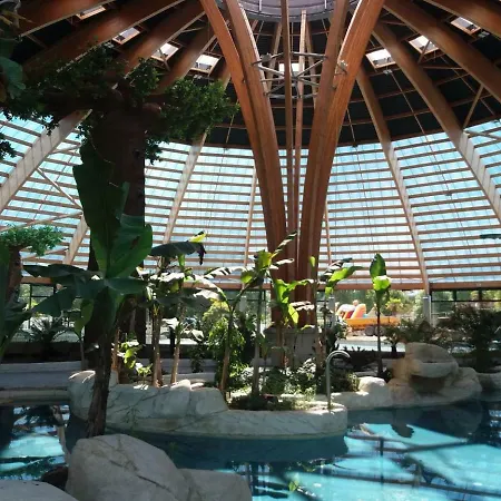 Bed & Breakfast Insolites, Les Ormes, *